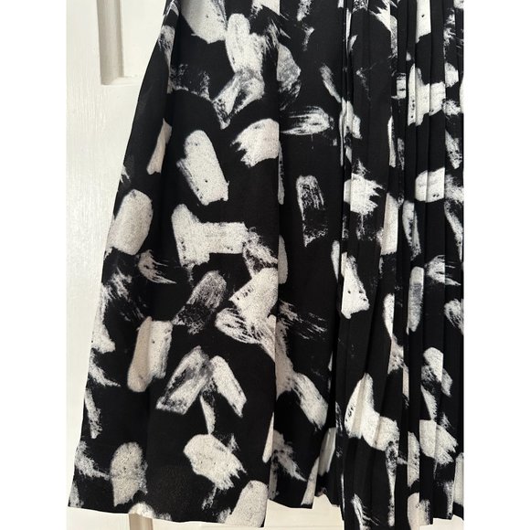 Banana Republic Pleated Mini Skirt Size 4 - Picture 4 of 7